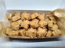 Load image into Gallery viewer, Maple Candy 15 pc Gift Box
